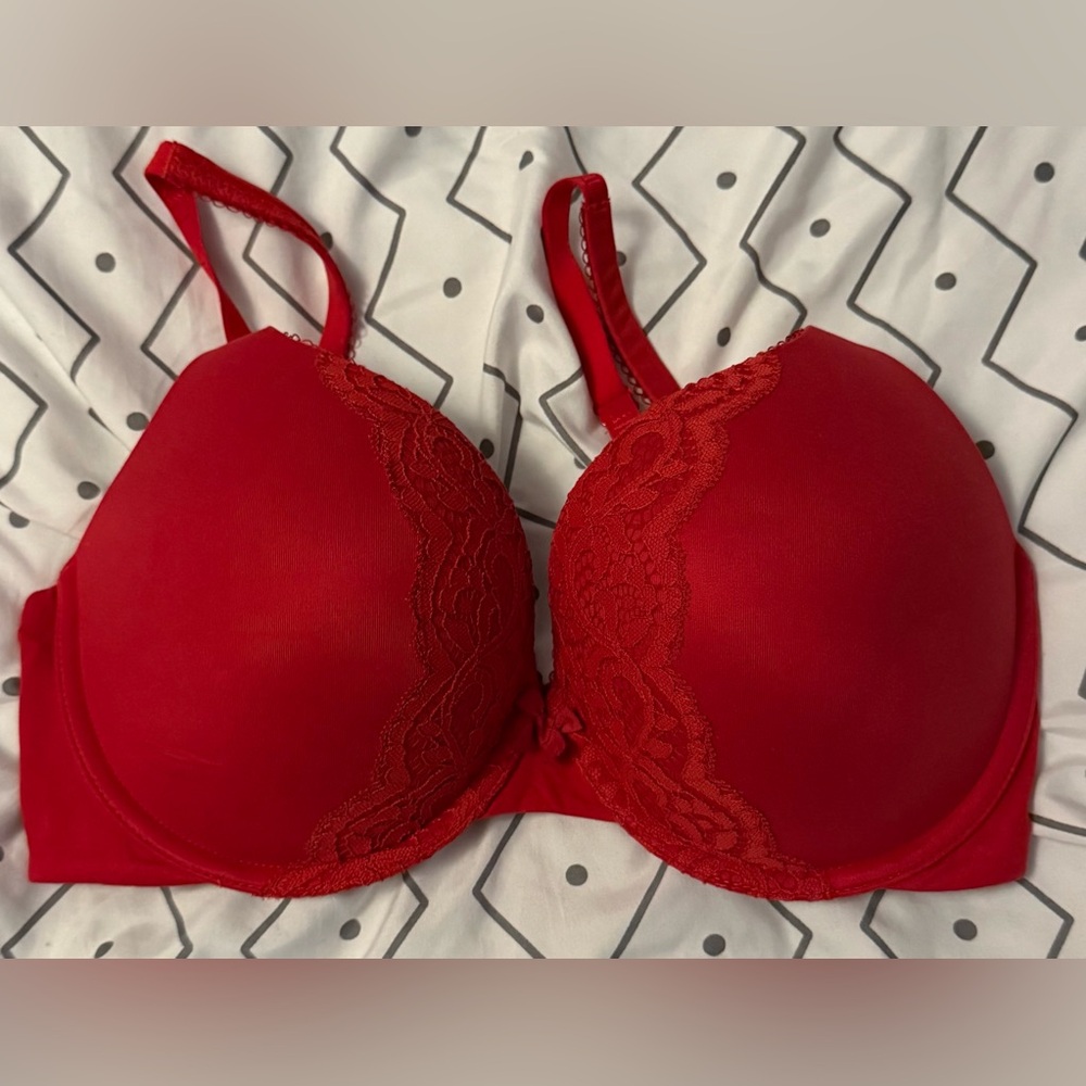 Victoria's Secret Vibrant Red Lace Bra